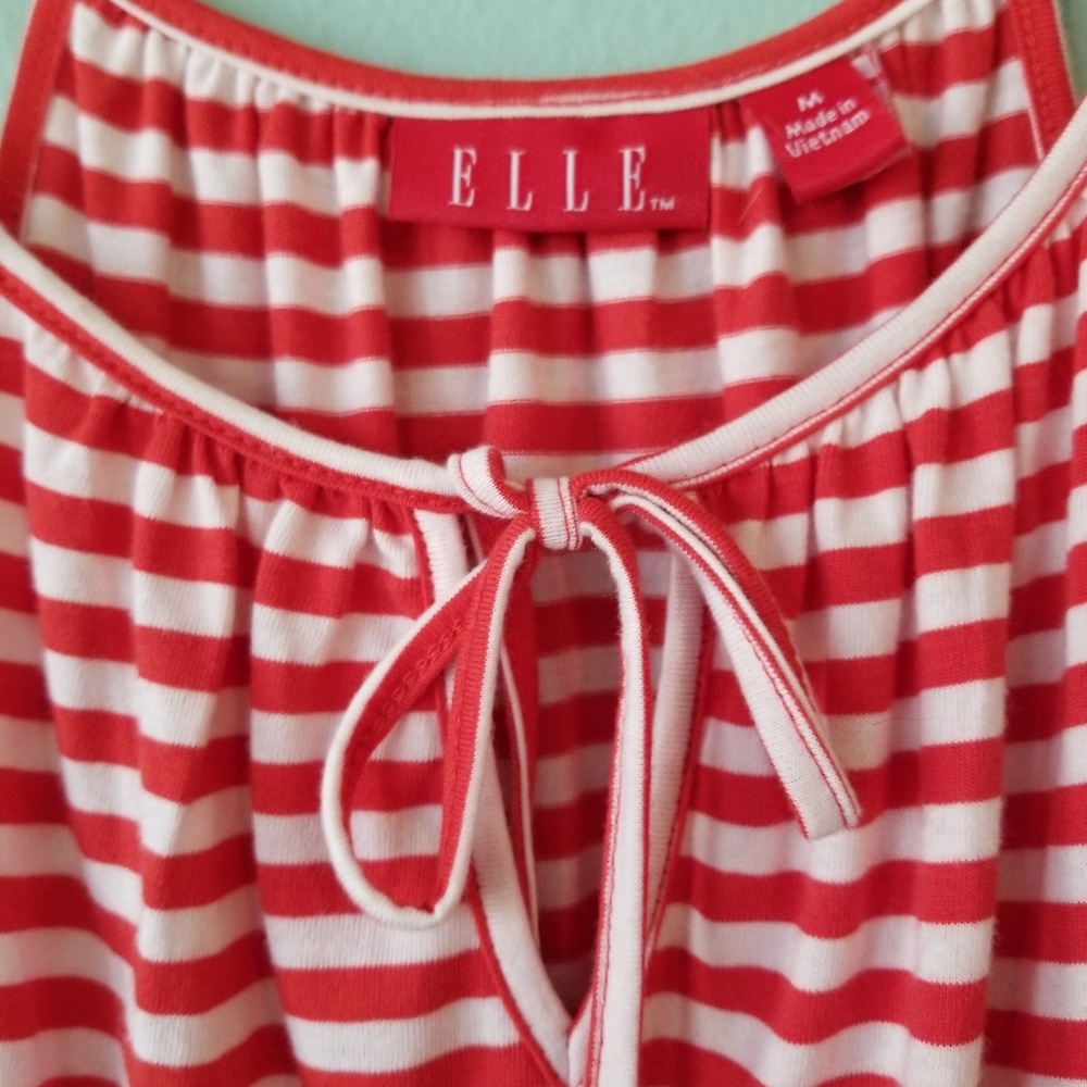 ELLE SUIT WITHOUT SLEEVES WHITE COLOR WITH RED SLI - Picture 2 of 3
